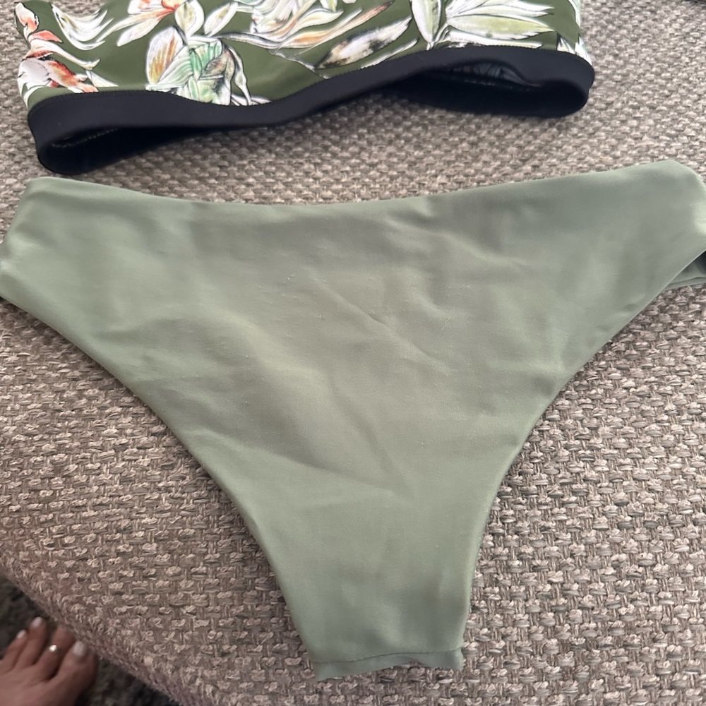 Girls xs two piece bathing suit - Picture 2 of 3